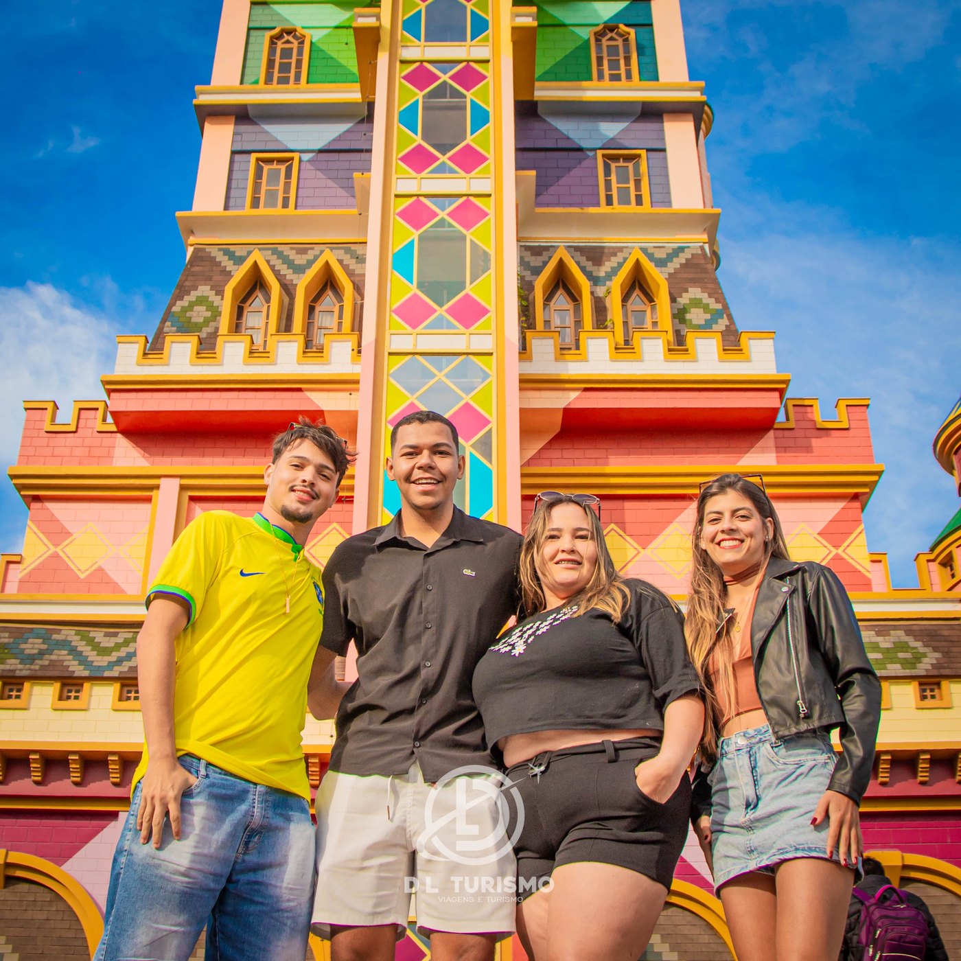 Grupo de passageiros da DL Turismo no Beto Carrero World